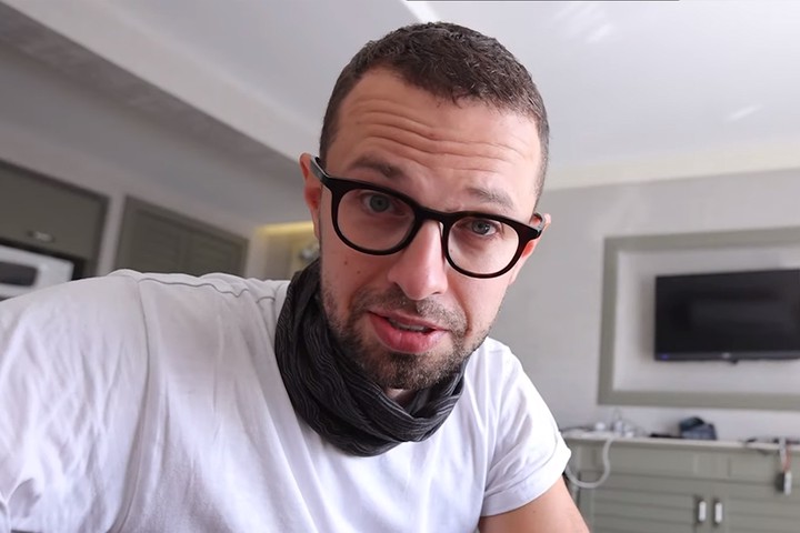 «Не знаю, как Регина ездила»: ведущий «Орла и решки» назвал минус своей работы «Не знаю, как Регина ездила»: ведущий «Орла и решки» назвал минус своей работы