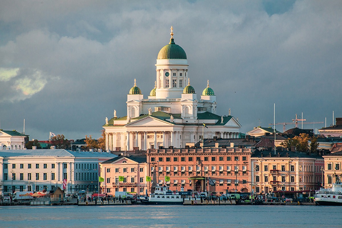 Компания Lux Express приостановила перевозки из Хельсинки в Петербург