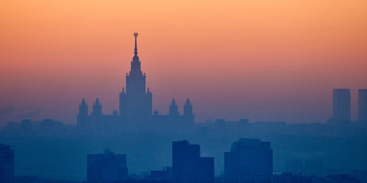 Рассвет над Москвой