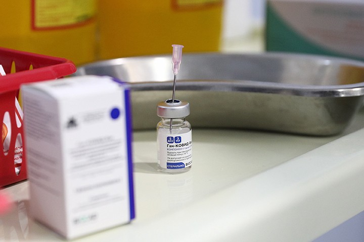 «Привить весь мир»: врач объяснил интерес Европы к вакцине «Спутник V»