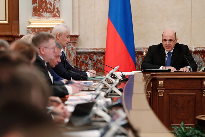 Мишустин распорядился вернуть россиянам деньги за несостоявшиеся турпоездки