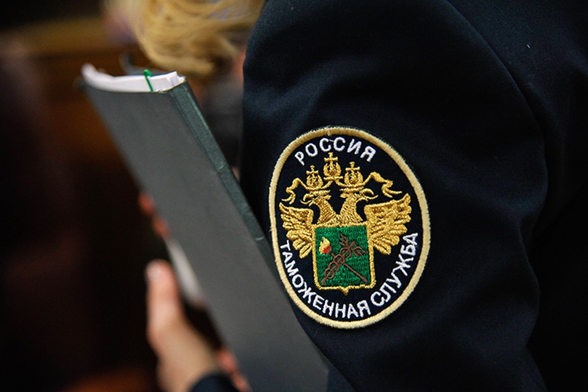 Сотрудники СК и ФСБ проводят обыск главного здания ФТС в Москве