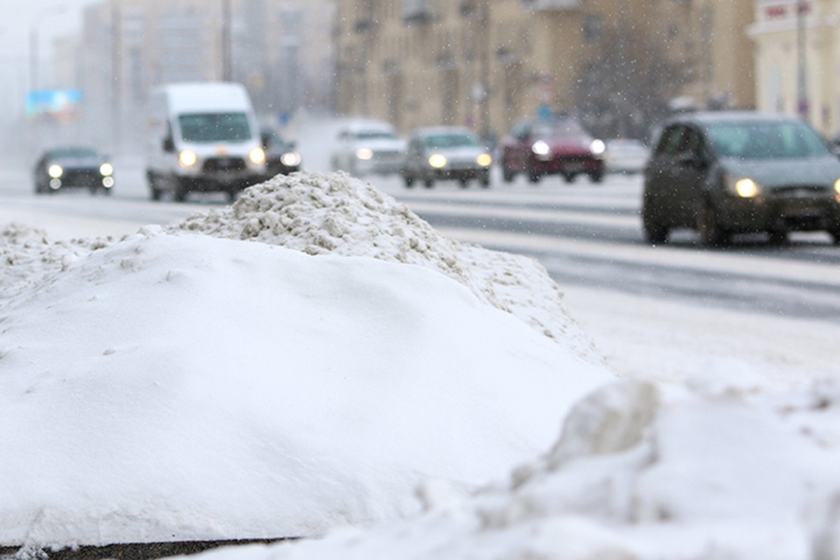 Водителей призвали пользоваться городским транспортом из-за снегопада в Москве