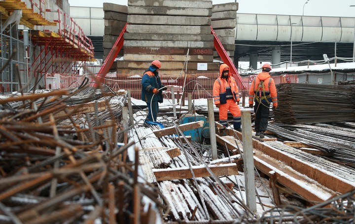 Стройке нужны рабочие руки