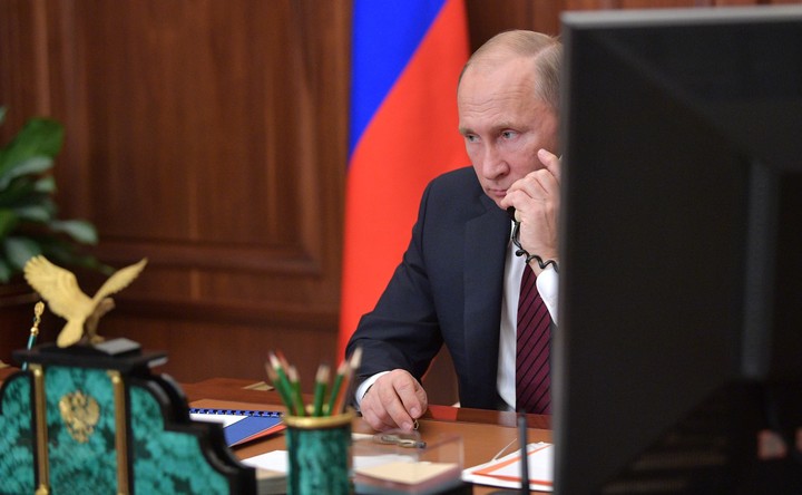 Песков заявил, что Путин не планирует телефонные переговоры с Макроном