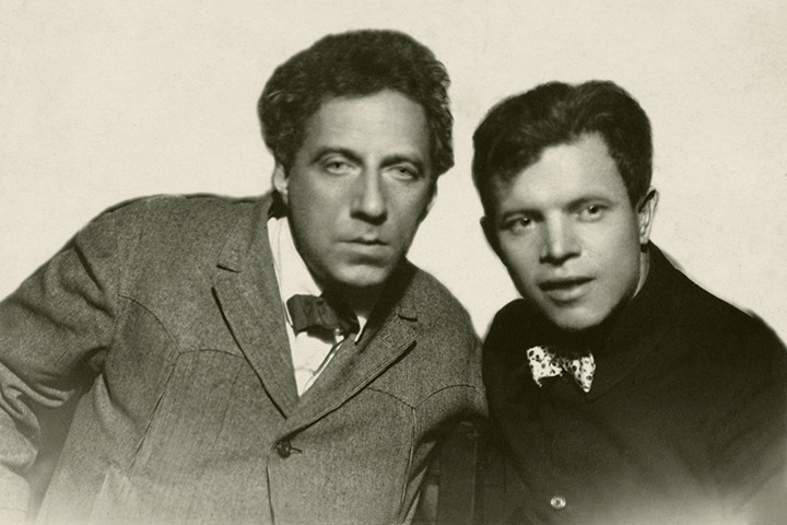 Клоун-сатирик В. Е. Лазаренко (справа) с В. Э. Мейерхольдом, 1926 г.