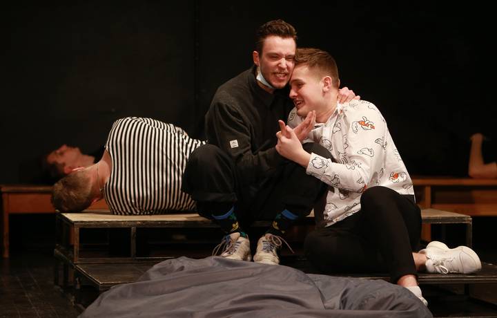 Русский театр поддержат