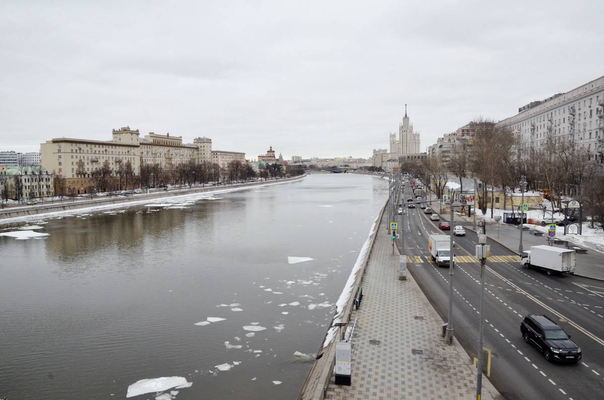 Превентивные меры перед пропуском весеннего паводка начали принимать в Москве