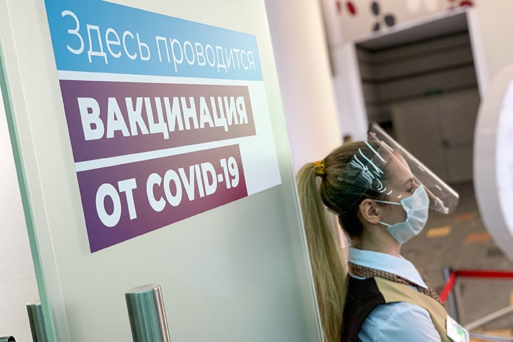 Тысяча за прививку: кто и как может получить бонусы за вакцинацию от коронавируса