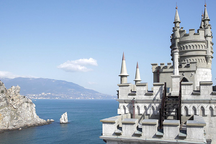 Вид на Ласточкино гнездо в Крыму