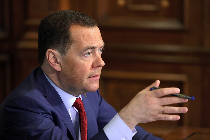 Медведев пообещал «отомстить» за удаление YouTube-канала Пучкова
