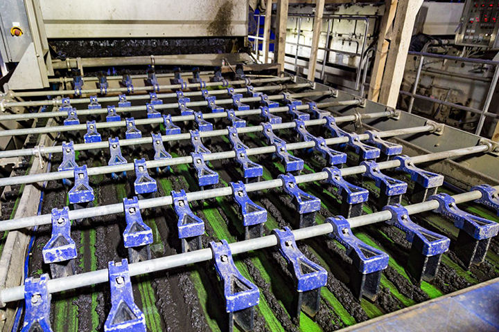 Специалисты завершили очистку заиленной части реки Яузы