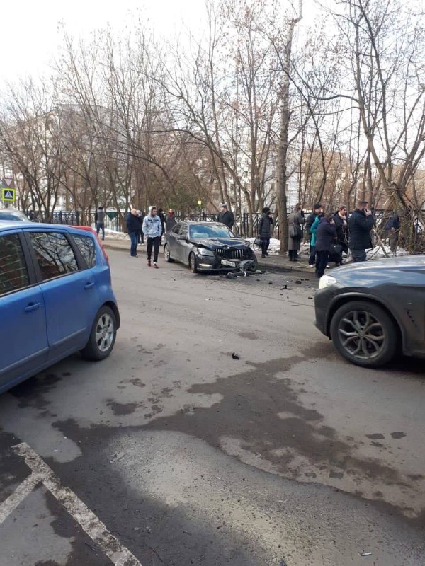 СМИ: Две женщины скончались в результате ДТП с участием Mercedes на севере Москвы