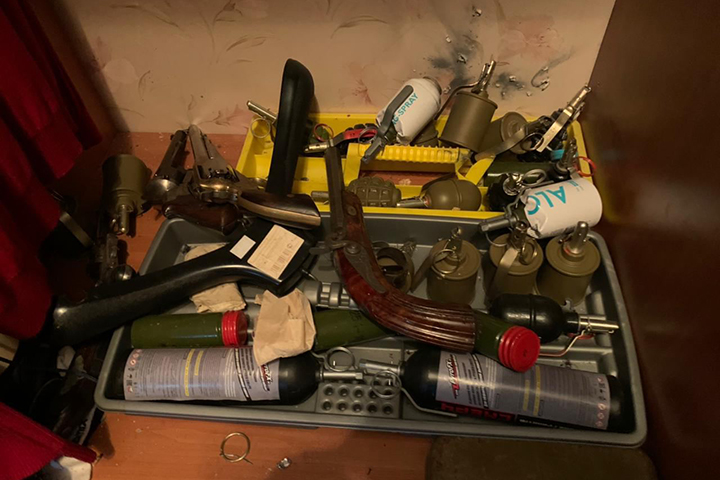 Опубликованы фотографии оружия и боеприпасов мытищинского стрелка