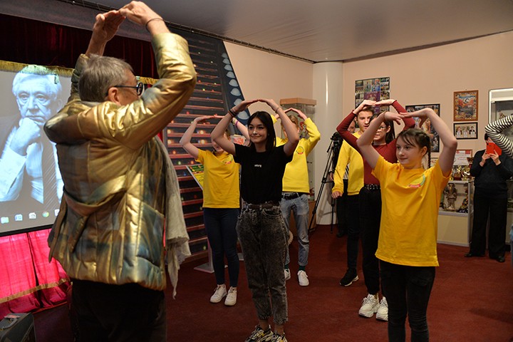 Воспитанники Центра имени Ю. В. Никулина встретились с клоуном Александром Фришем