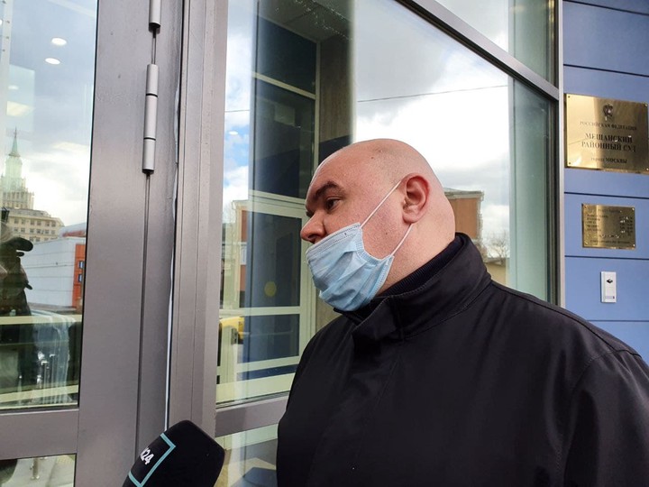 «Плевок в адрес потерпевших»: почему блогера Эдварда Била освободили в зале суда