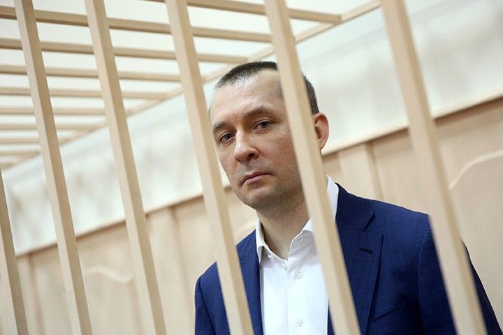 Обвинение запросило 17 лет колонии для экс-полковника Захарченко
