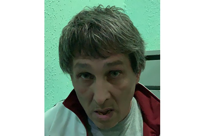 Появилось видео задержания подозреваемого в изнасиловании двух детей мужчины