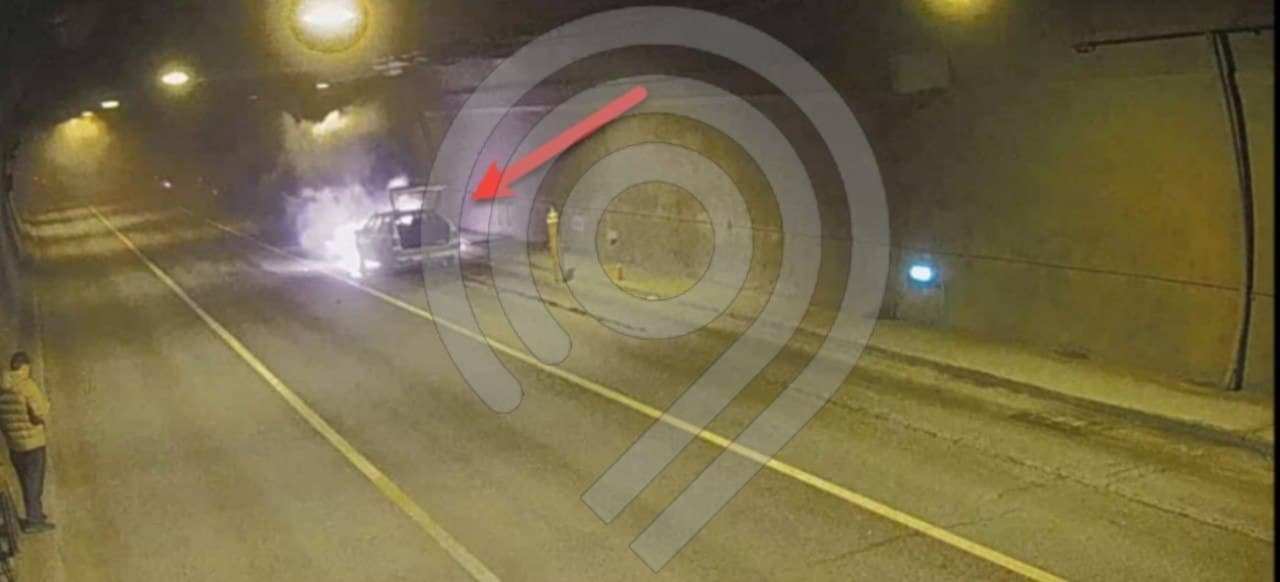 Автомобиль загорелся в Лефортовском тоннеле