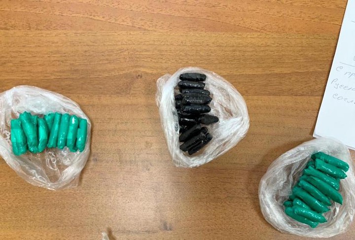 Полицейские нашли в карманах безработного москвича более 60 свертков с наркотиками