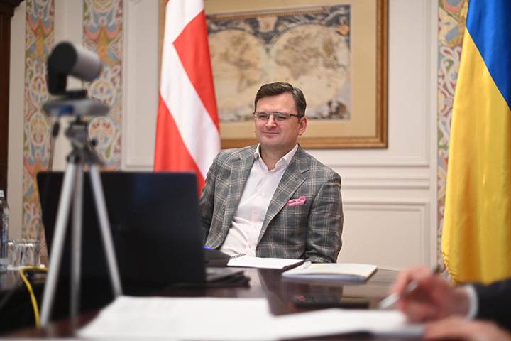 Кулеба заявил, что Зеленский и Путин обсудят Крым во время встречи