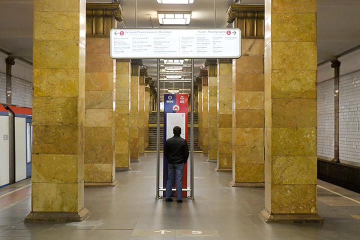 Бомж пытался убить 16-летнего подростка в столичном метрополитене