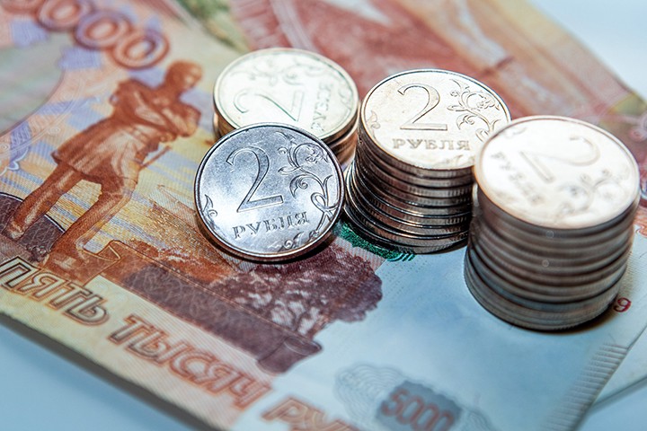 Решетников заявил об ослаблении курса рубля к 2025 году