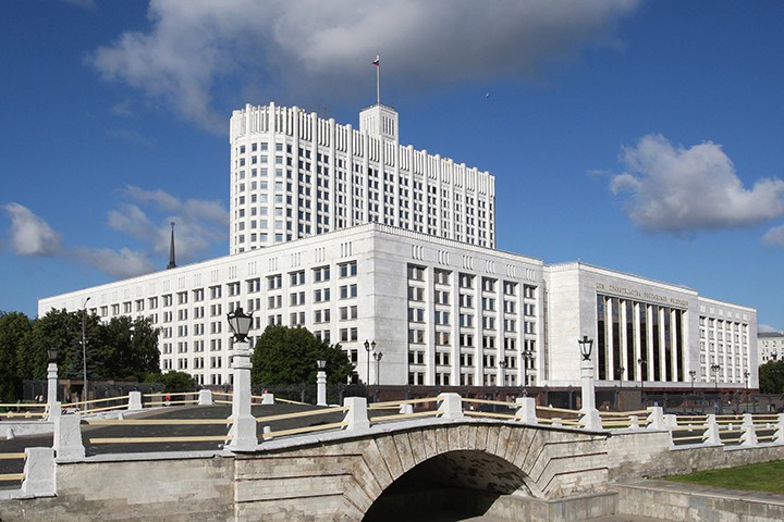 Правительство утвердило постановление о досрочных выплатах на школьников с 2 августа