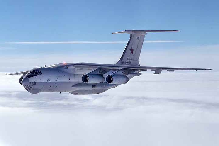 Самолет-заправщик Ил-78 совершит аварийную посадку в Жуковском