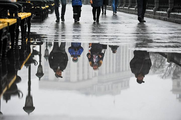 Терапевт Чернышова объяснила, почему нельзя ходить в промокшей обуви