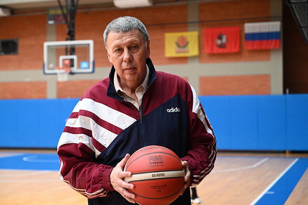 Баскетбол россия тренер. Тренер Селиванов по баскетболу.