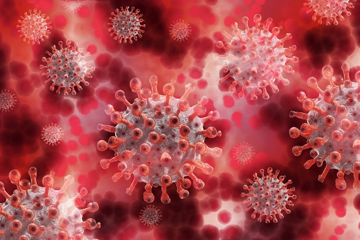 Иммунолог Крючков рассказал, кто может заразиться двумя вирусами сразу