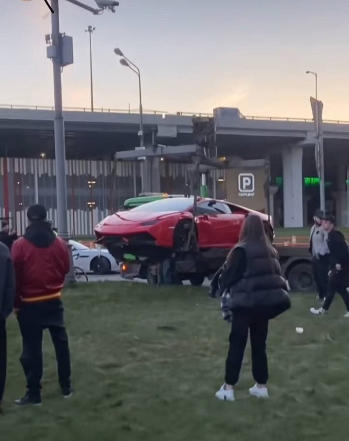 Спорткары Lamborghini, Porsche и Infiniti столкнулись возле «Москвы-Сити»