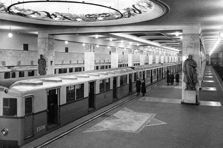 1944–1947 годы. Станция метро «Измайловский парк культуры и отдыха имени Сталина» (будущая «Партизанская»)