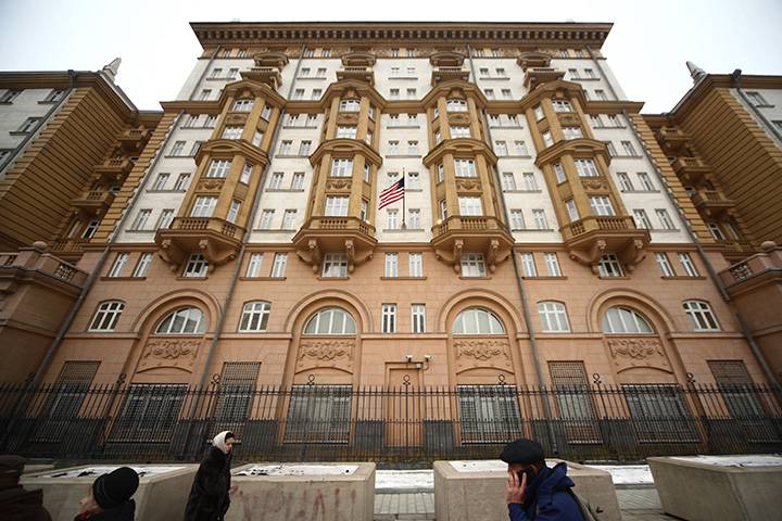 Банный лист: почему Россия и США высылают своих дипломатов?