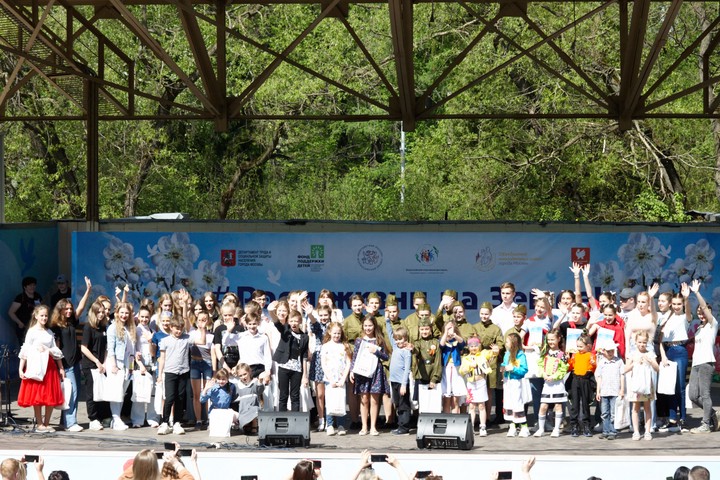 Концерт «Ради жизни на Земле» с участием талантливых детей из многодетных семей Москвы прошел в Измайловском парке 