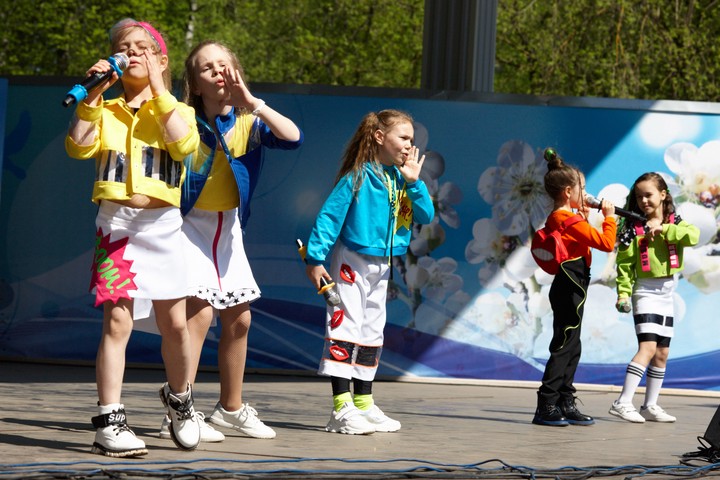 Концерт «Ради жизни на Земле» с участием талантливых детей из многодетных семей Москвы прошел в Измайловском парке 