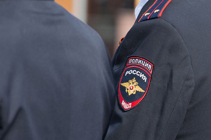 Около трех тысяч немаркированных пачек сигарет изъяли из двух торговых павильонов в Москве