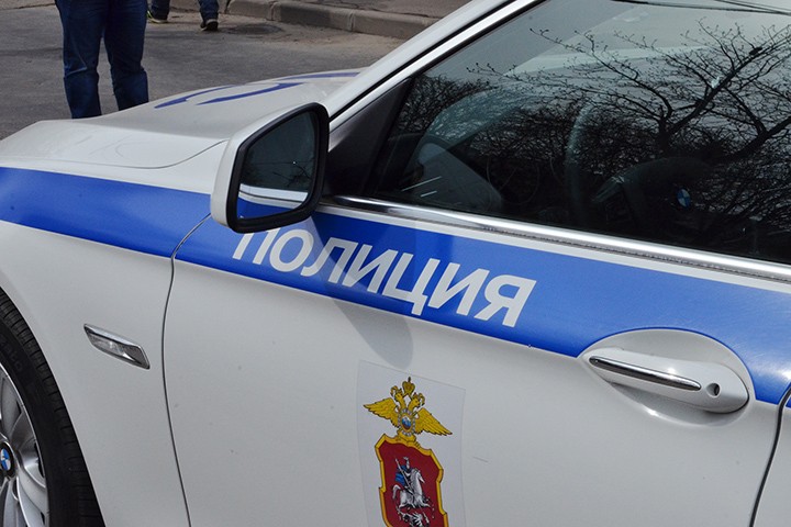 Налетчики избили и ограбили мужчину у букмекерской конторы на западе столицы