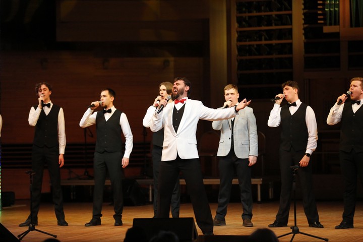 В честь «Дней Карелии» в Московском международном Доме музыки сыграли на уникальном лодкаструне