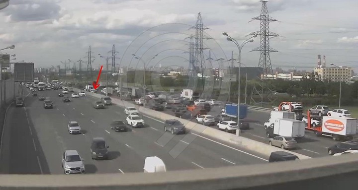 Автомобиль врезался в бетонное ограждение на 49-м километре МКАД