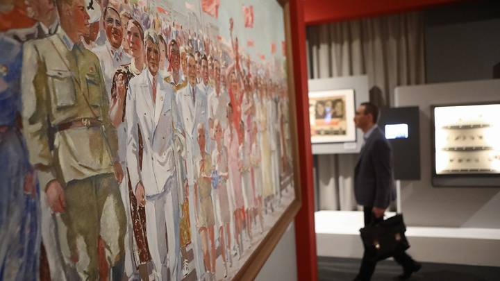 «Музы Монпарнаса» и «Калейдоскоп коллекций»: москвичей пригласили на выставки в июле