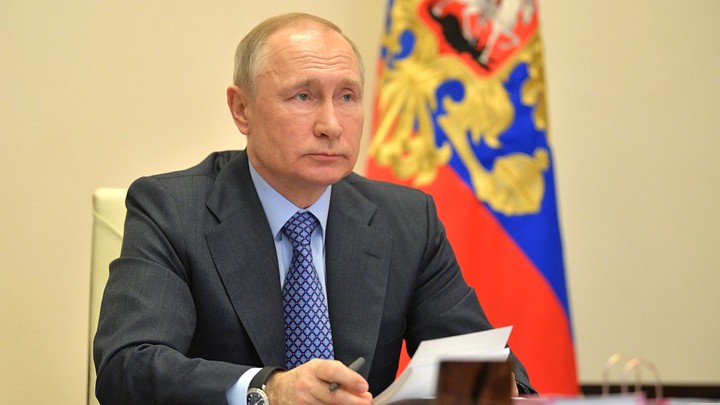 Путин подписал закон о запрете уравнивания ролей СССР и Германии в войне
