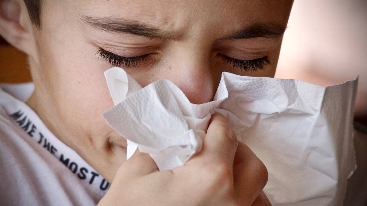 «Думают, что помогают, но это не так»: главные ошибки при лечении ОРВИ и гриппа
