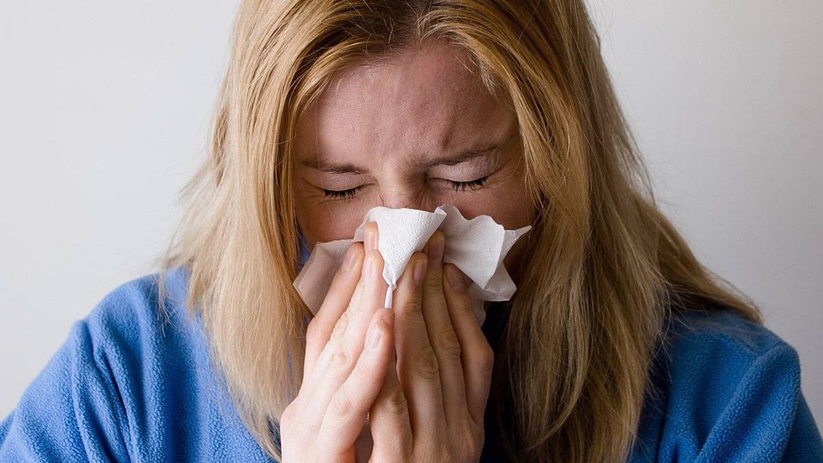 Терапевт Кондрахин рассказал о различиях гриппа, ОРВИ и коронавируса