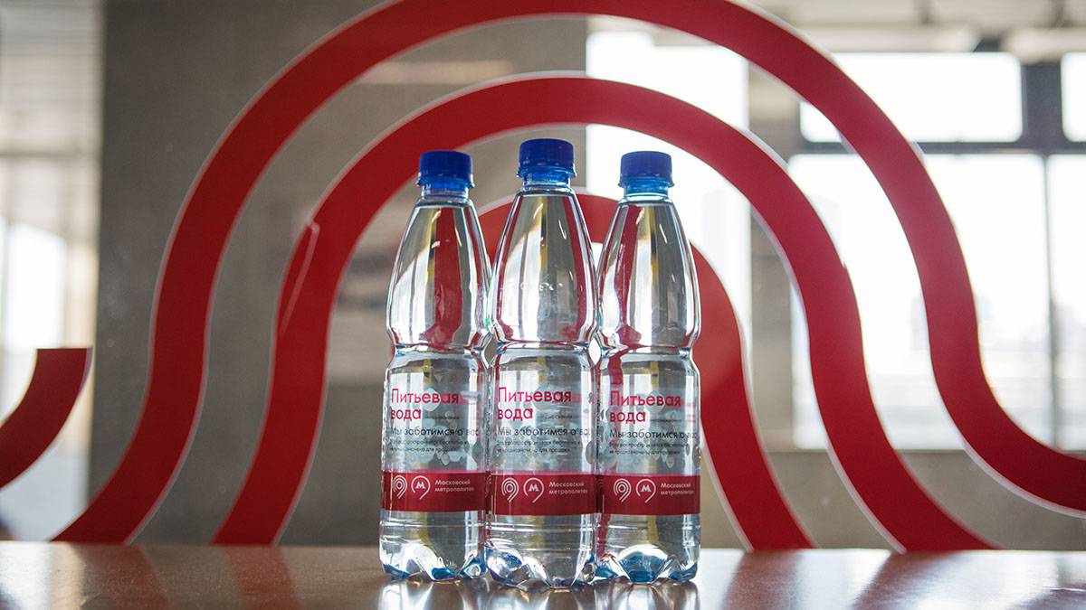 Москвичам начали раздавать бесплатную воду на автовокзалах из-за жары