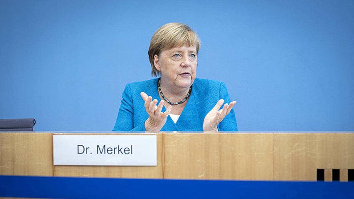 “Berhentilah membuat alasan”: Pernyataan Angela Merkel dikritik di Kyiv