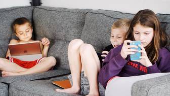 В России могут ограничить доступ детей к соцсетям: как это будет работать