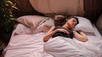 Зачем нужен сон и какие процессы происходят, пока мы спим