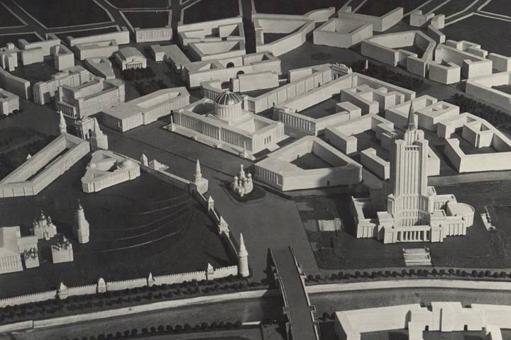 Подземные воины: из электродепо, тоннелей и станций сотрудники метро отправлялись на борьбу с врагом